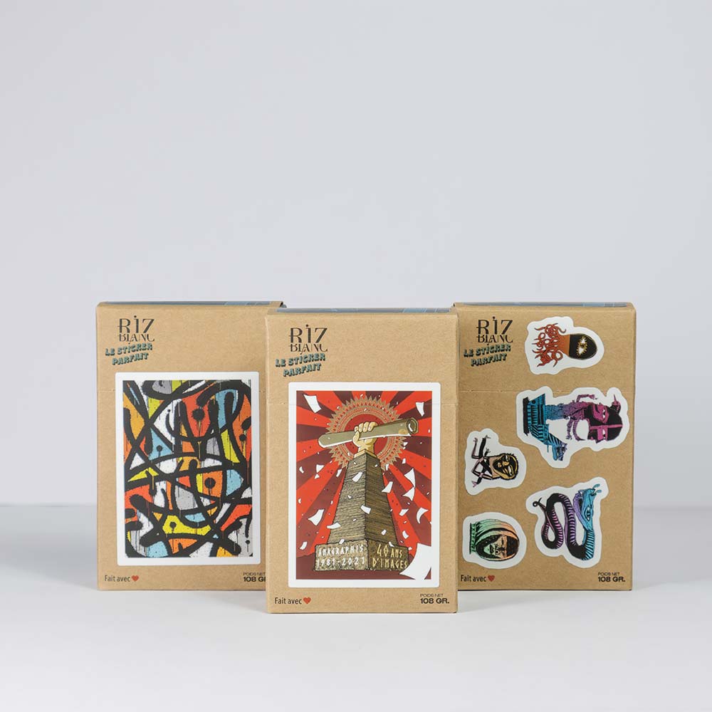 Photo de 3 boîtes de 'Sticker Parfait' présentant différents stickers avec des visuels créatifs.